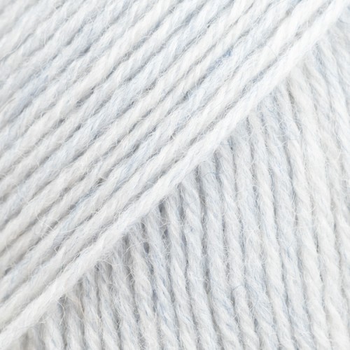 Drops Fabel - Uni print, 126 pale sky